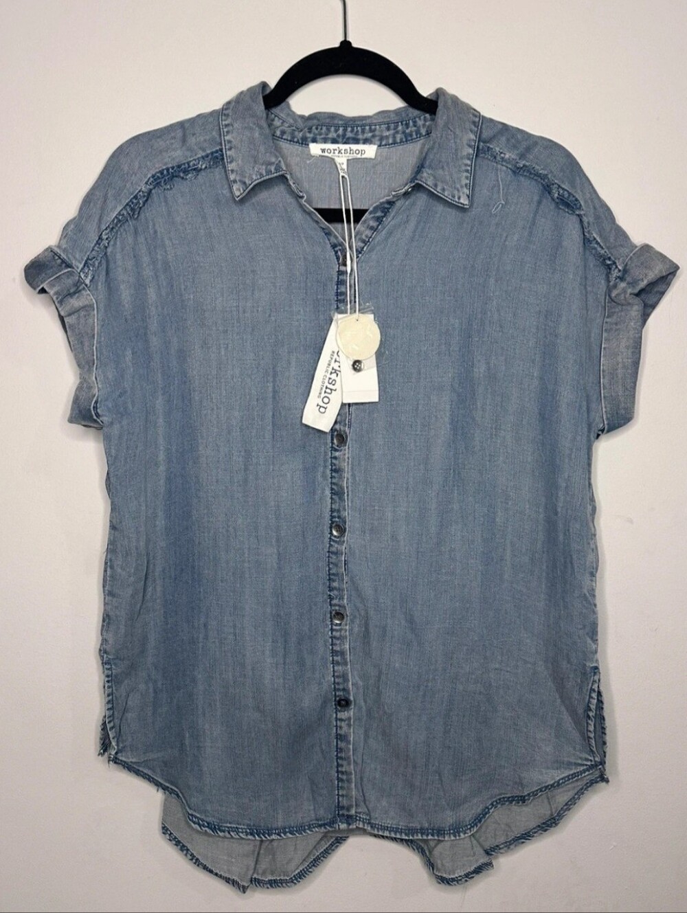 Workshop Light Wash Chambray Denim Button-Up Shirt NWT Small ❤️